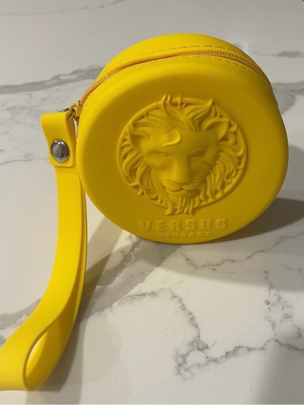Versus Versace Bright Yellow Lion Coin Pouch with Matching Silicone Watch - Picture 7 of 7